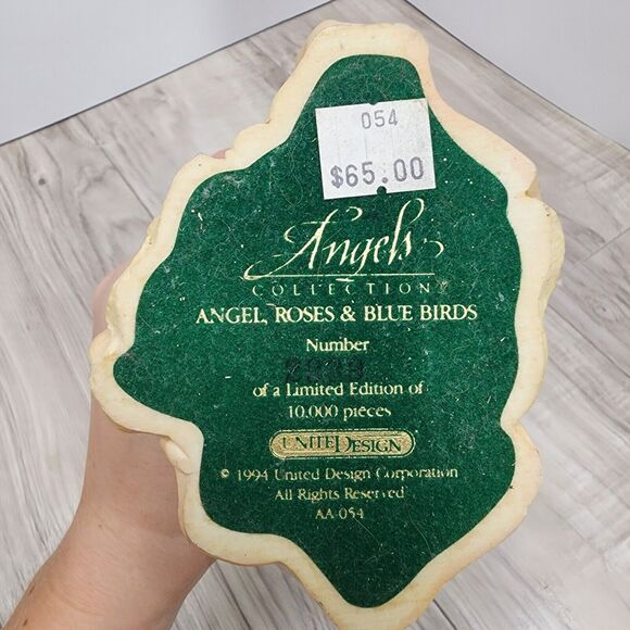 United Design Angel Collection "ANGEL, ROSES & BLUE BIRDS" AA-054 - Picture 5 of 6